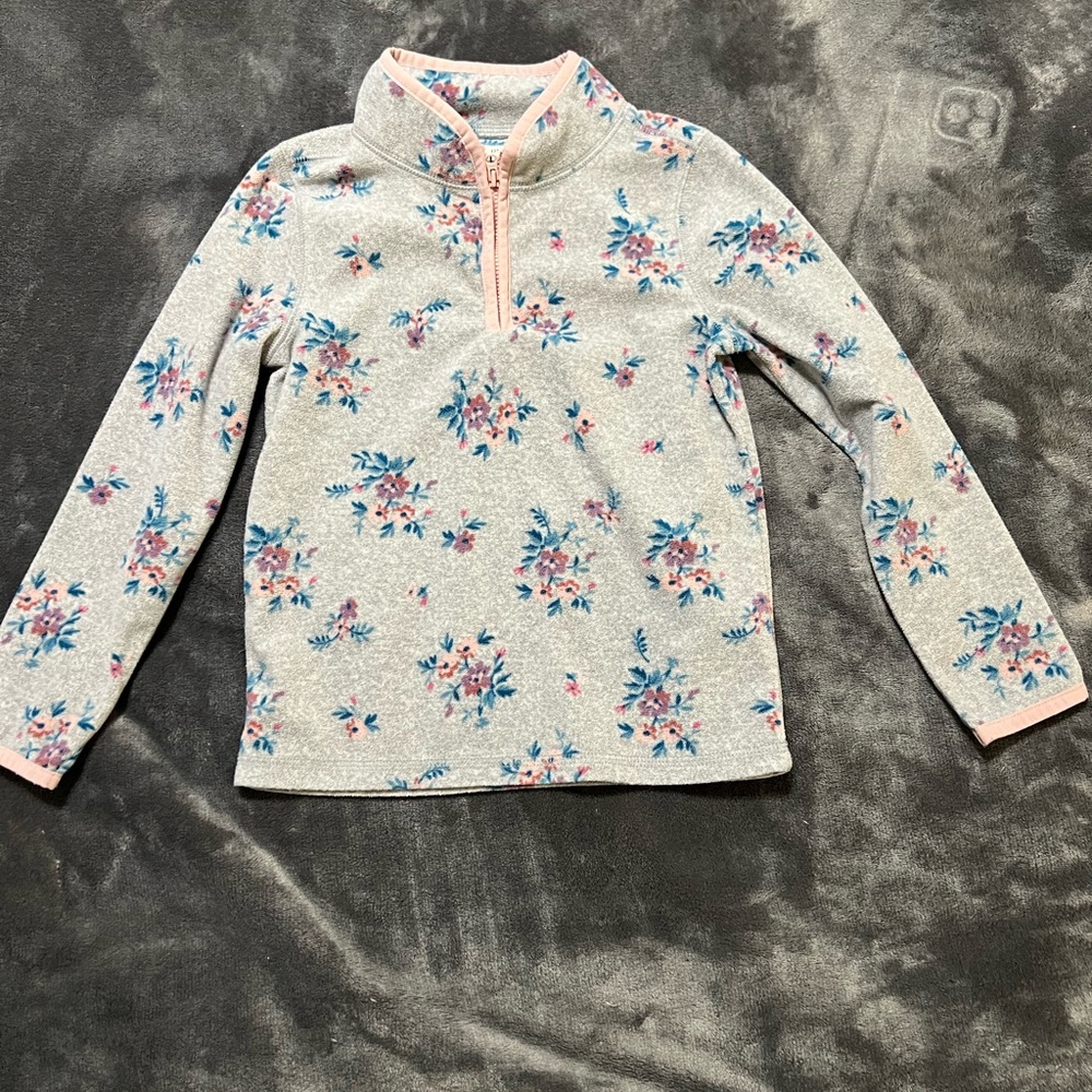 Like new quarter zip fleece pullover. Size 6/6x little girls